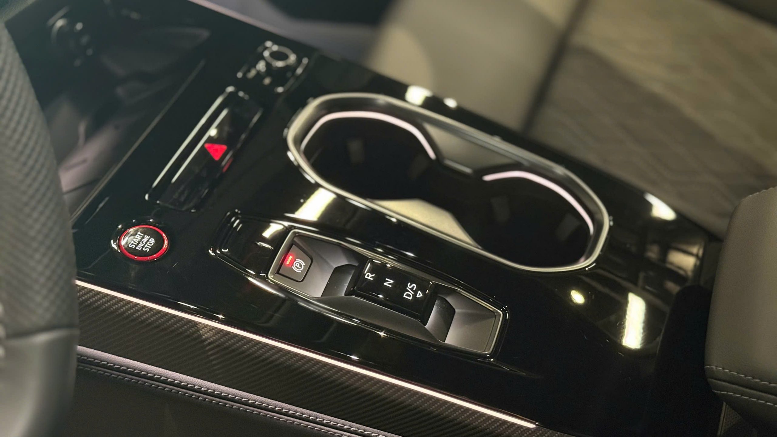 Khám phá Audi A6 S Line All-new 2026: thiết kế S Line thể thao, nội thất số hóa, công nghệ tiên phong và trải nghiệm lái đẳng cấp.