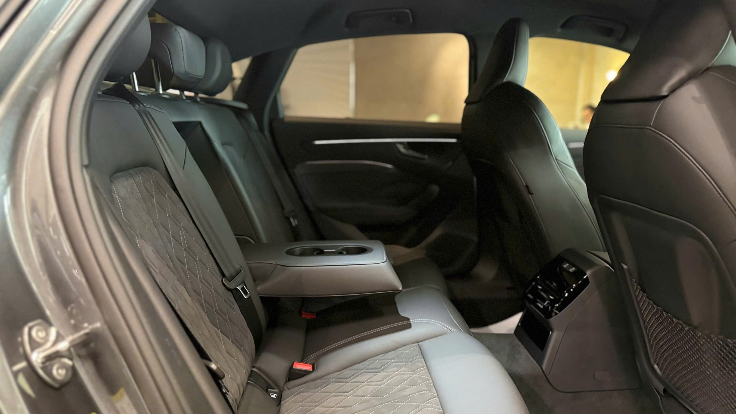 Khám phá Audi A6 S Line All-new 2026: thiết kế S Line thể thao, nội thất số hóa, công nghệ tiên phong và trải nghiệm lái đẳng cấp.