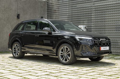 Audi Q7 S line màu đen Mythos góc