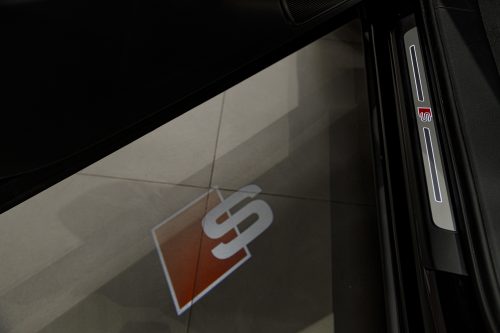 Audi Q7 S line đèn welcome