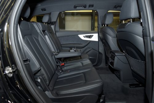 Audi Q7 S line nội thất hàng ghế sau