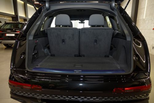 Audi Q7 S line nội thất hàng ghế thứ ba